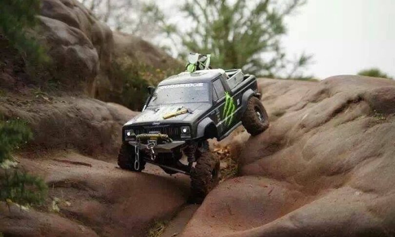 Hitting the trail with Topcad’s Piggyback Shocks (Axial SCX10)