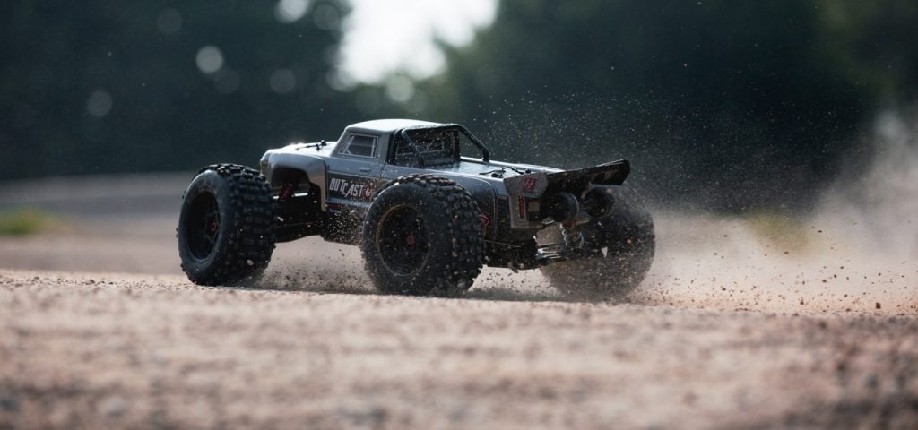 arrma-outcast-getting-dirty