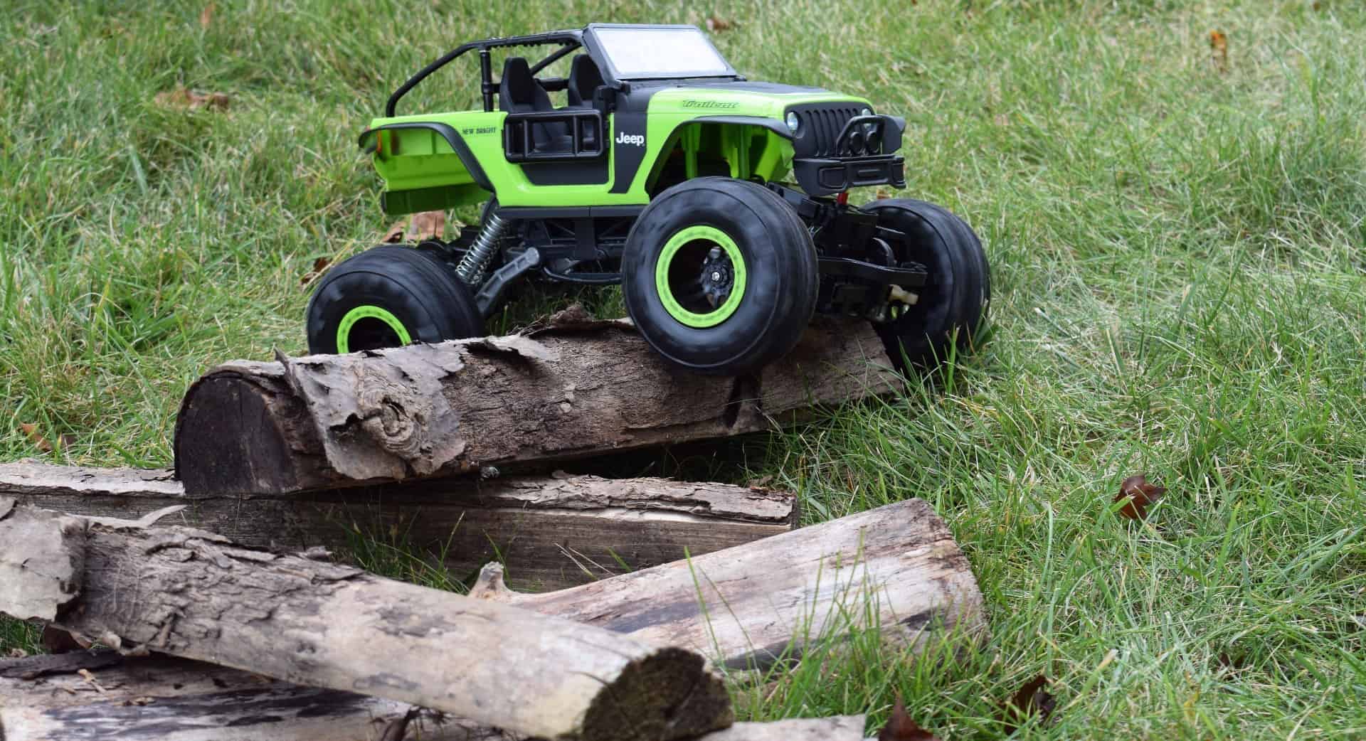 New Bright RC DashCam Jeep Trailcat - Over the logs