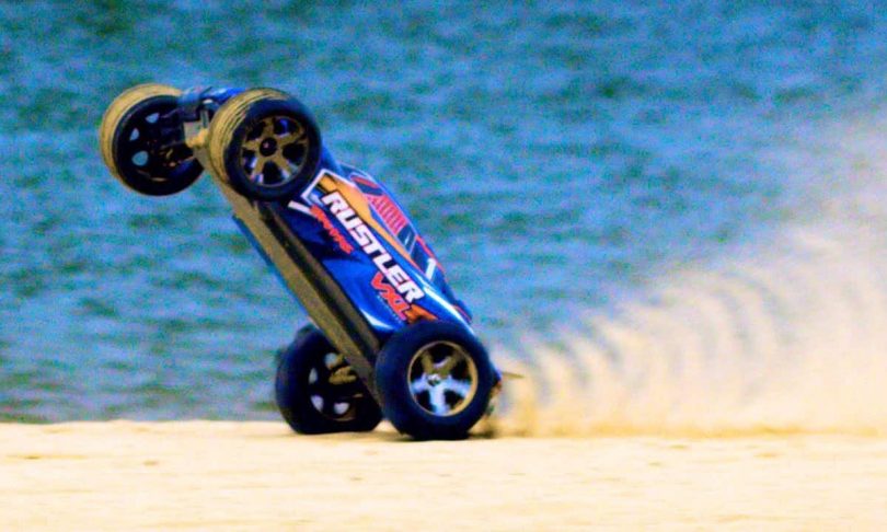 A Show of Speed from the Traxxas Bandit VXL and Rustler VXL) [Video]