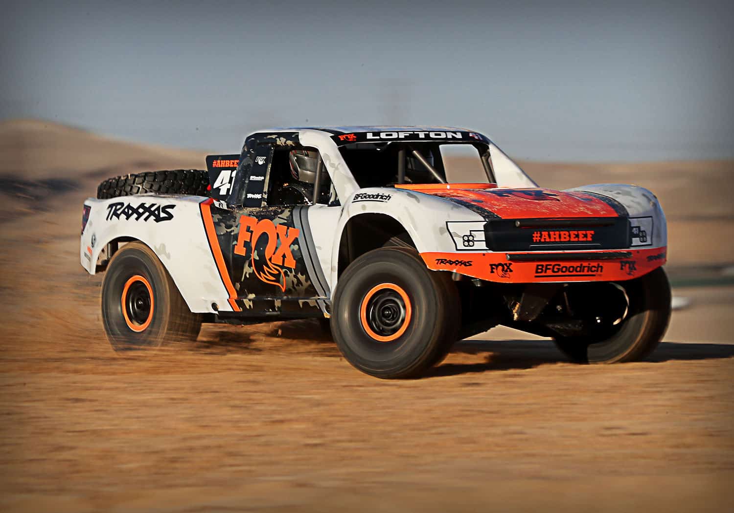 Traxxas Unlimited Desert Racer - Sand Action 2